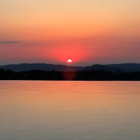 Luxury With Private Infinity Pool * Kardhakáta